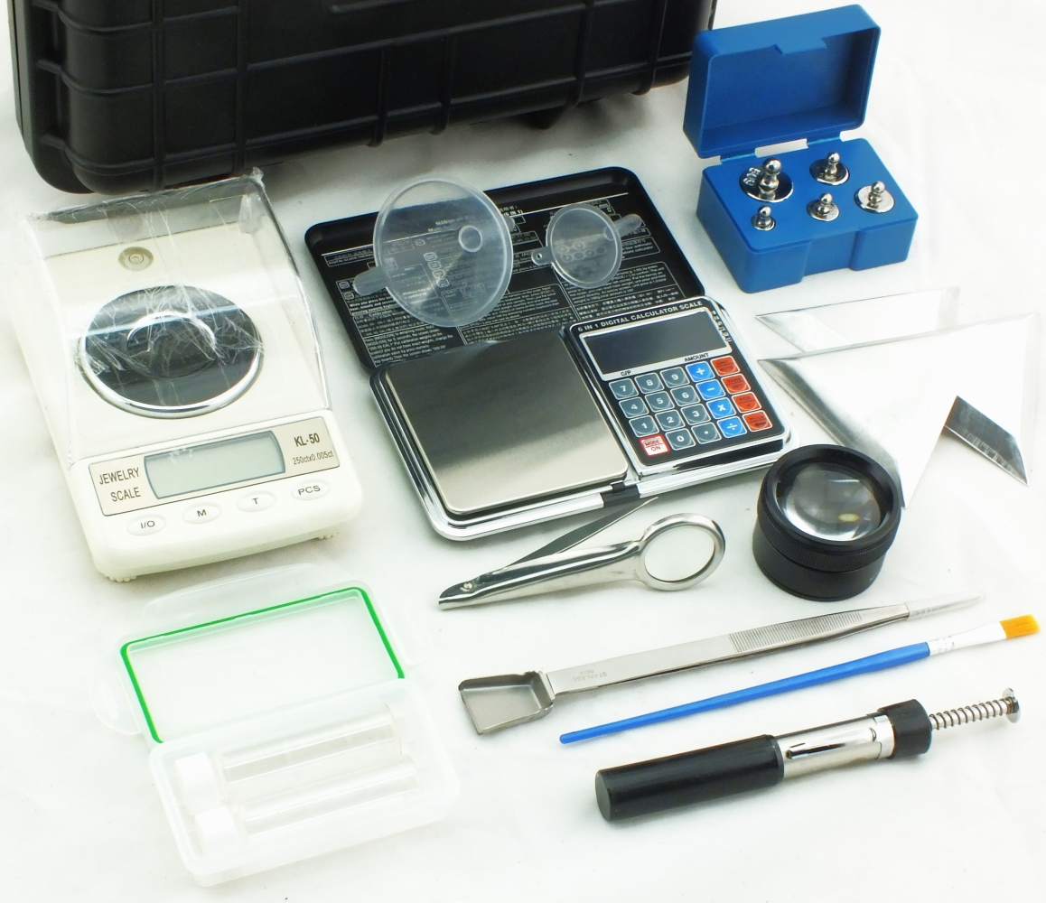 Hochwertiges Wiege-Set 'SUPER DELUXE - XXL' Digitale Labor-Feinwaage 0,001 gr bis 50 gr - 4 Waagschalen - Pinzette - Magnet - Sammelgläser - Lupe